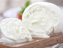 Load image into Gallery viewer, MOZZARELLA 100% DI BUFALA DOP 12 BAGS (1-250 GR) - 3 KG TOTAL
